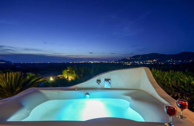 Villa Bella Vista 65M2 1Bedrm 1Bathrm Sea view from outdoor Tzacuzzi
