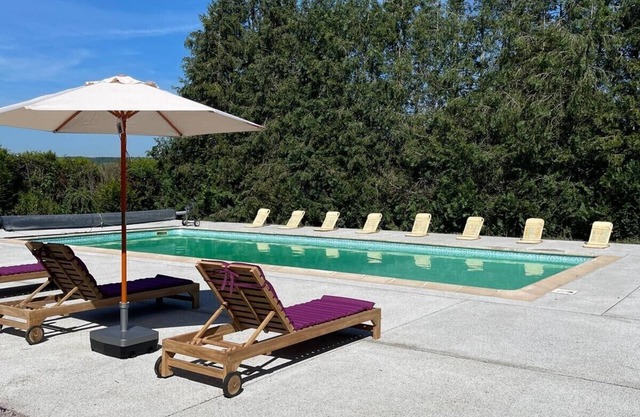 Villa Bien-être et Fête : Jacuzzi, Sauna, Court de Tennis, Piscine D'été, Étang