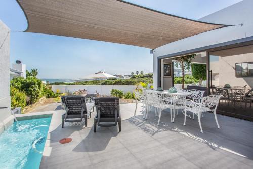 Villa Blau -Stunning Beach Front House Grotto Bay Private Nature Reserve West Coast