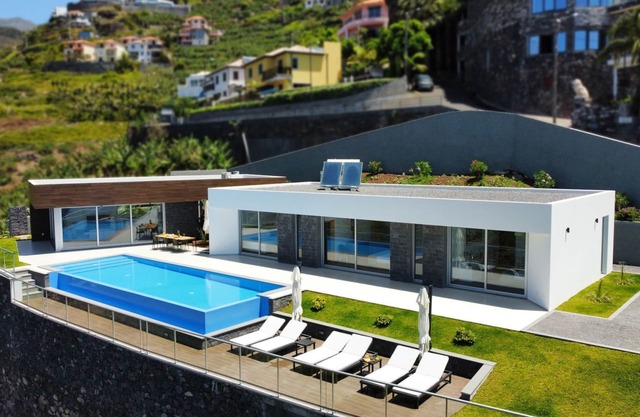 Villa Blue Horizon by LovelyStay