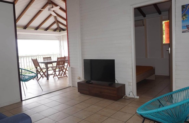 Villa Blue Horizon180, near airport, beach road, max 7 persons