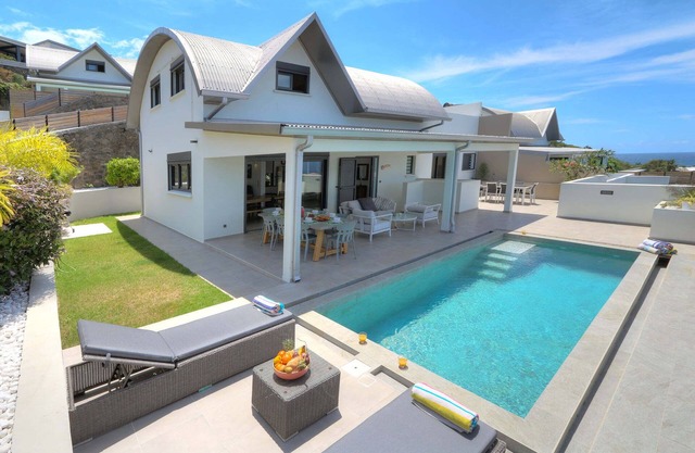 Villa Bois de Rose/Heated pool/4 bedrooms, 4 bathrooms/8 pers.