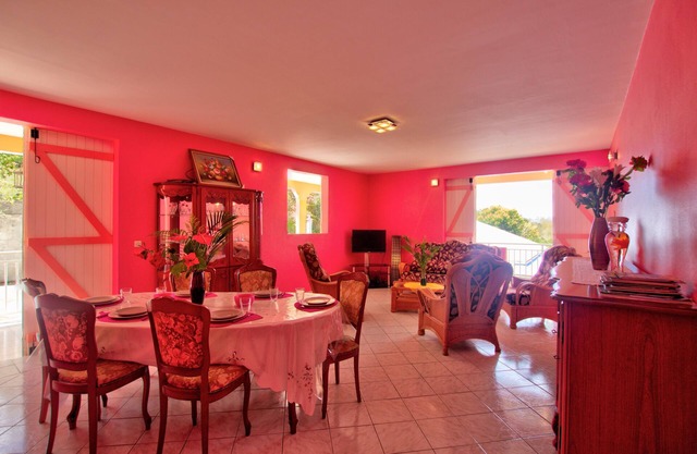 VILLA BOUILLANTE in a pleasant setting