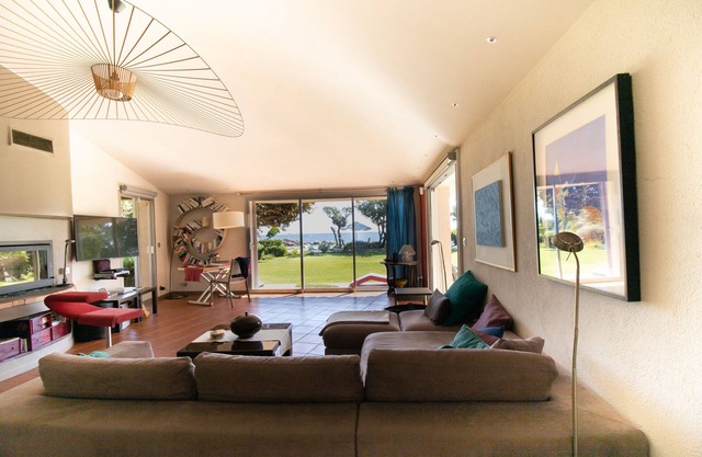 Villa Cala D Oro with sea view, private beach, Wi-Fi and air conditioning