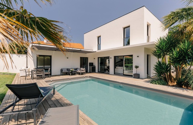 Villa California - contemporary style in Biarritz