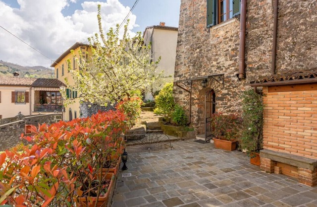 Villa Camelia Bianca · * Romantic Stay in Barga Old Town