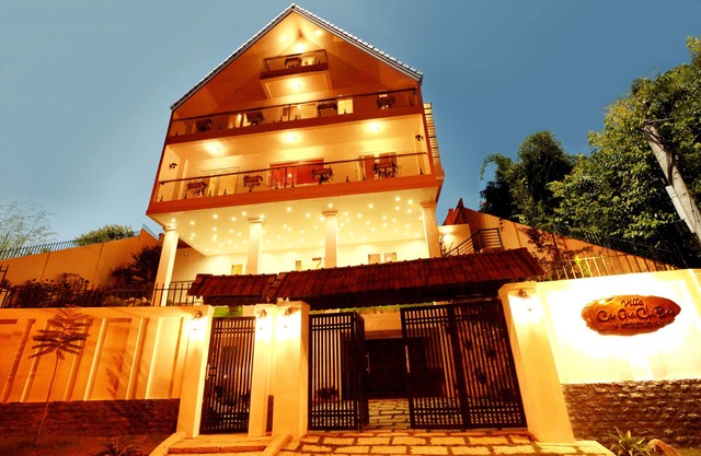 Villa Cao Gia Chi Bao (Hillside Luxury Villa Valley View)