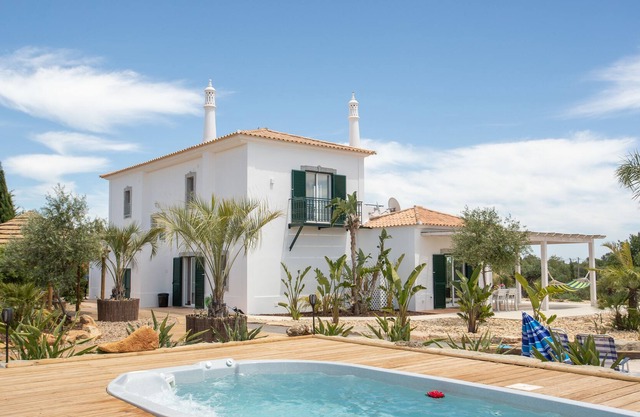 VILLA CARACOL w/ HEATED SWIM SPA & MINIGOLF near TAVIRA