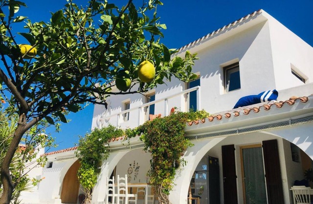 Villa 'Casa Namaste' with Sea View, Wi-Fi and Air Conditioning