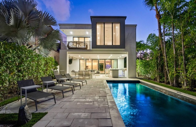 Villa Celine- LAS OLAS Waterfront house with heated pool