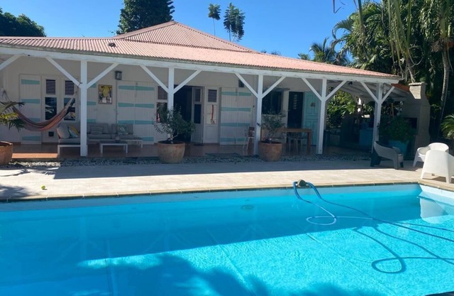 Villa Centre Guadeloupe 4 Chambres 8 Personnes Piscine Jacuzzi