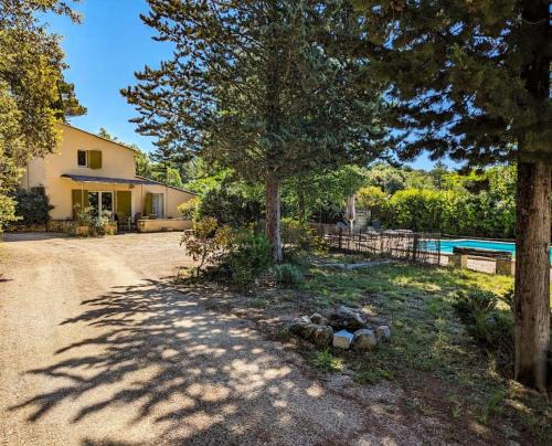 Villa Chênes & Pins Piscine au Coeur du Luberon