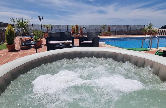 Villa Charo Algarrobo, Costa del Sol - Salzwasser-Pool, Meerblick, Außenküche, 25 Min. nach Malaga