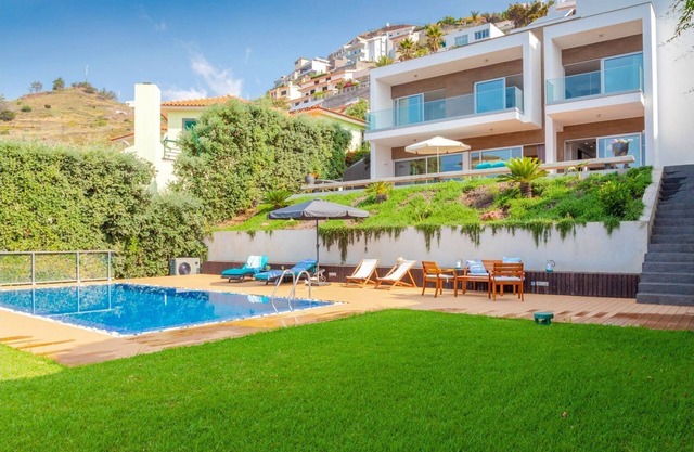 Villa Chimera - Three Bedroom House, Sleeps 6