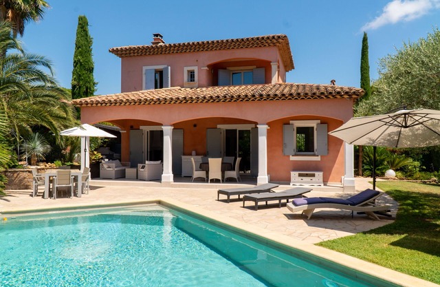 Villa Club Saint-tropez with swimming pool ping pong BBQ + independant studio