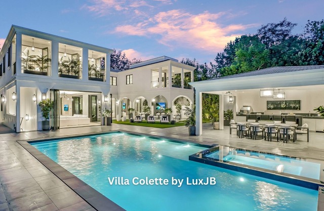 Villa Colette by LuxJB 🏆 Beverly Hills Flats Mega Mansion 🏆 Sleeps 18 🏆 9 Beds