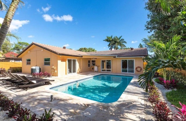 Villa Coral 4 BD 3 BA Heated Pool BBQ Remote Work Setup