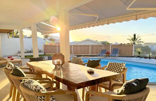 Villa Cosy Kerval : Elegance and Serenity with Pool and Stunning Views
