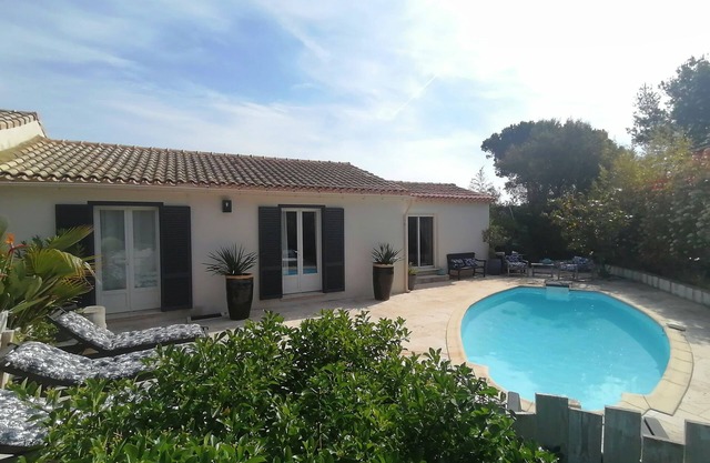 Villa Couloubrier*, swimming pool, air conditioning, 3 bedrooms