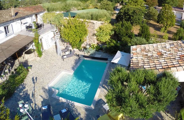 Villa de Standing Avec Piscine - Centre Village