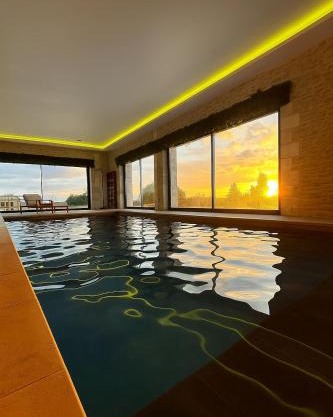 Villa de 400m2 15p - Piscine intérieure chauffée