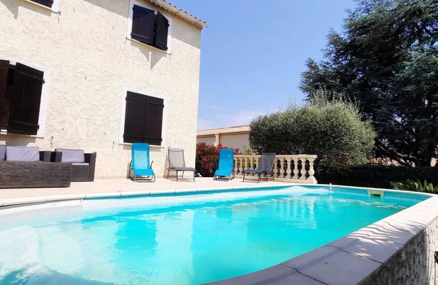 Villa de 8- 10 Personnes Avec Piscine Privée, Proche du Centre-ville