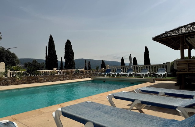 Villa des Cyprès colline de Bormes les Mimosas secure parking
