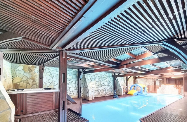 Villa des Niaoulis – 170 m² – with heated pool and jacuzzi in Saint-Denis