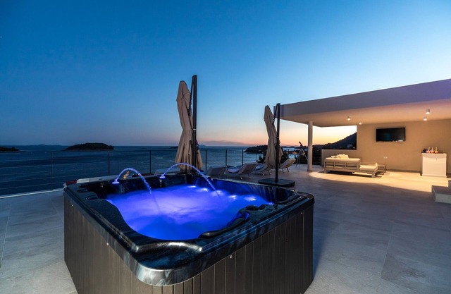 Villa Desire - Three Bedroom Villa with Pool and Sea View