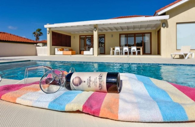 Villa Di Oro!Close to Palm Beach!