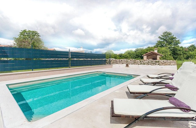 Villa Doda with 2 bedrooms, garden, heated pool and sauna in Istria