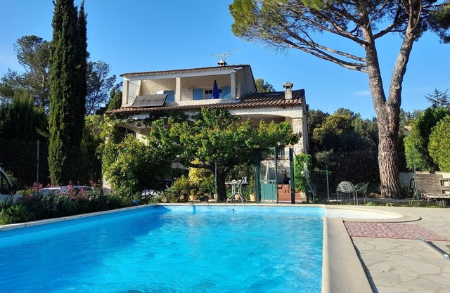 VILLA-DOU in Nîmes So much more than just a vacation for 2 or 3...