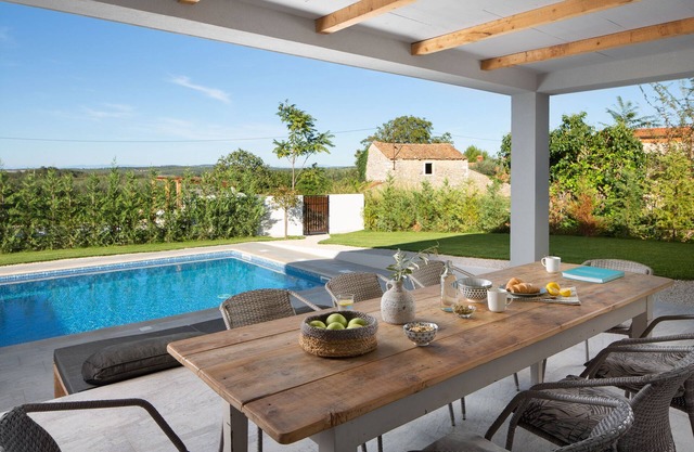 Villa E - Modern villa with upscale amenities and pool