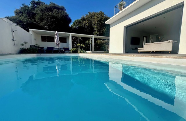 Villa EDEN ROC with swimming pool and jacuzzi