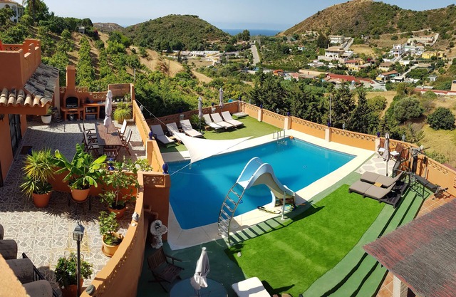 Villa El Destino (Aptm 4) with Pool, Sea Views and Parking