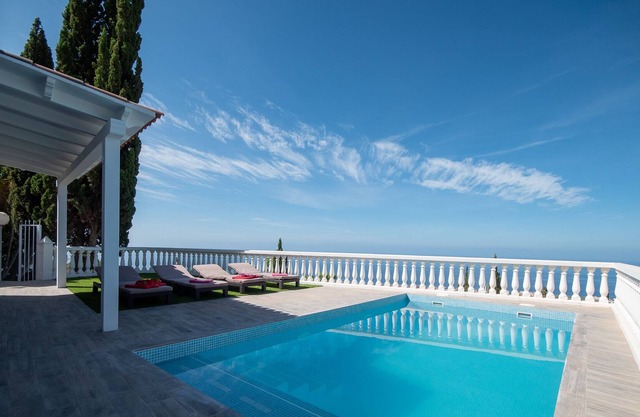 Villa Emperador. Stunning 3 Bedroom Villa. Private Pool. Sea Views.