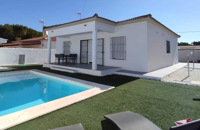 VILLA ILLUSION 15 MIN FROM THE BEACH