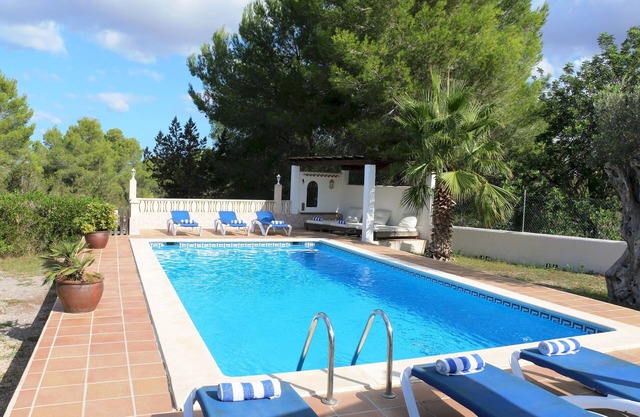 Villa Susan Ibiza - 3 Bedrooms | Private Pool | Spacious Grounds | Wifi + A/C