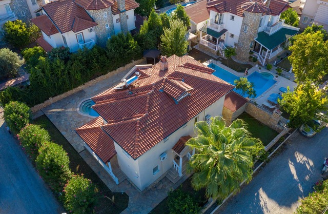 Villa Etki (Efficient) with private pool and garden/free WiFi