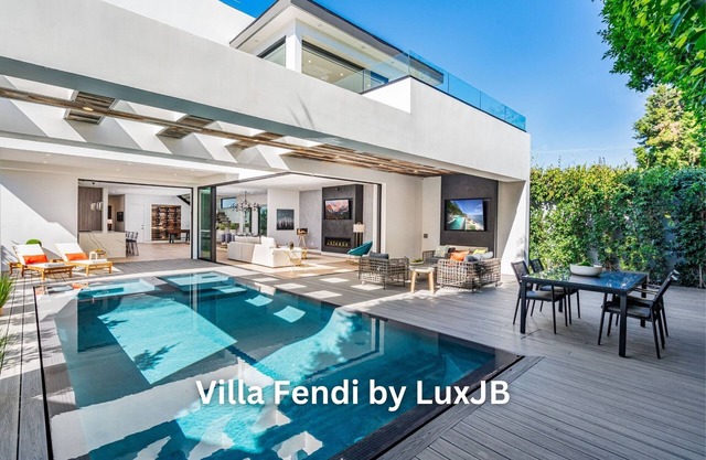 Villa Fendi By LuxJB 🏆 Heated Pool 🏆 Jacuzzi 🏆 Gym 🏆 Rooftop Deck