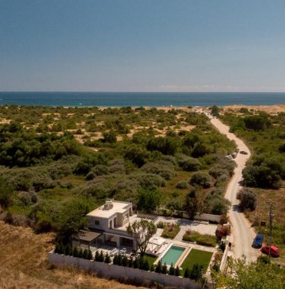 Villa Flamingo - 4 bedrooms - Private Pool - Next to renowned Issos Beach & Lake Korission