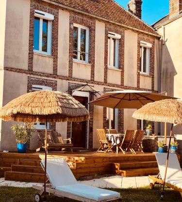 Villa Fontaine avec piscine intérieur chauffée-Maison de campagne Familiale -idéal Vacances ou Séjour Professionnel -3 chambres-Bureau séparé -Lit Bébé - Parking Facile & Gratuit