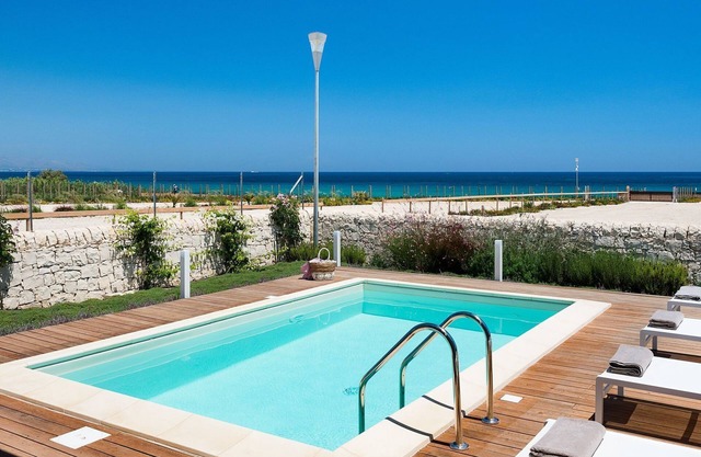 Villa for 6 People in Sicily with private pool at the Sea