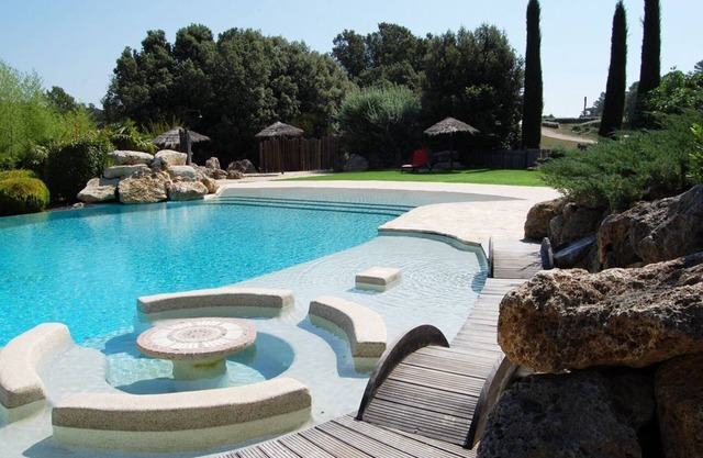 Villa for rent on beautiful area of Var. Infinity Pool and Mini Golf