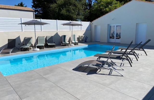 Villa with terrace for 10, 700 m from the beach, 400 m from shops and market