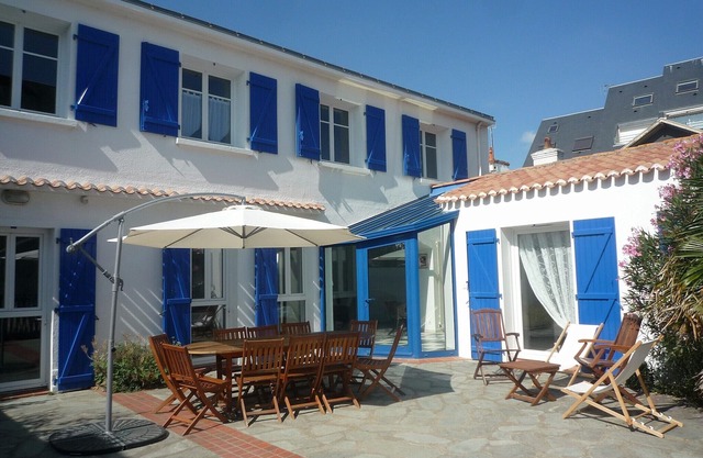 Villa - St Gilles Croix de Vie - 25 m from La Plage Boisvinet - view of harbor entrance