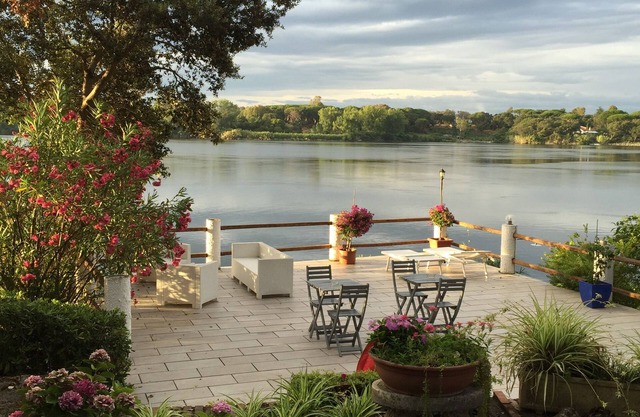 Villa Francesca Romana Relax by the lake a few meters from the sea