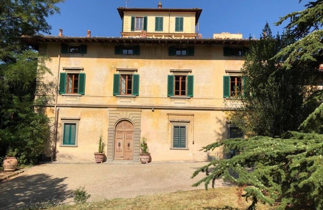 Villa Franchetti - Luxurious Florentine Villa with Swimming Pool