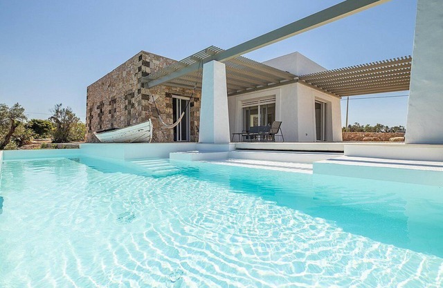 Villa Francina: A bright and sunny villa in a quiet position, in the Apulian countryside, a short distance from the sea, with Free WI-FI.