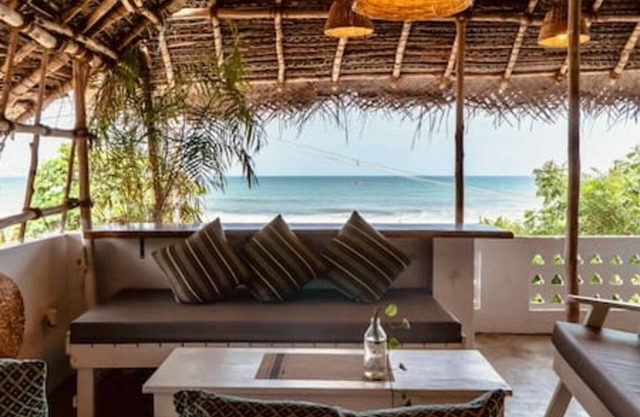 Villa Frangipani - Sea Front, AC, Wifi